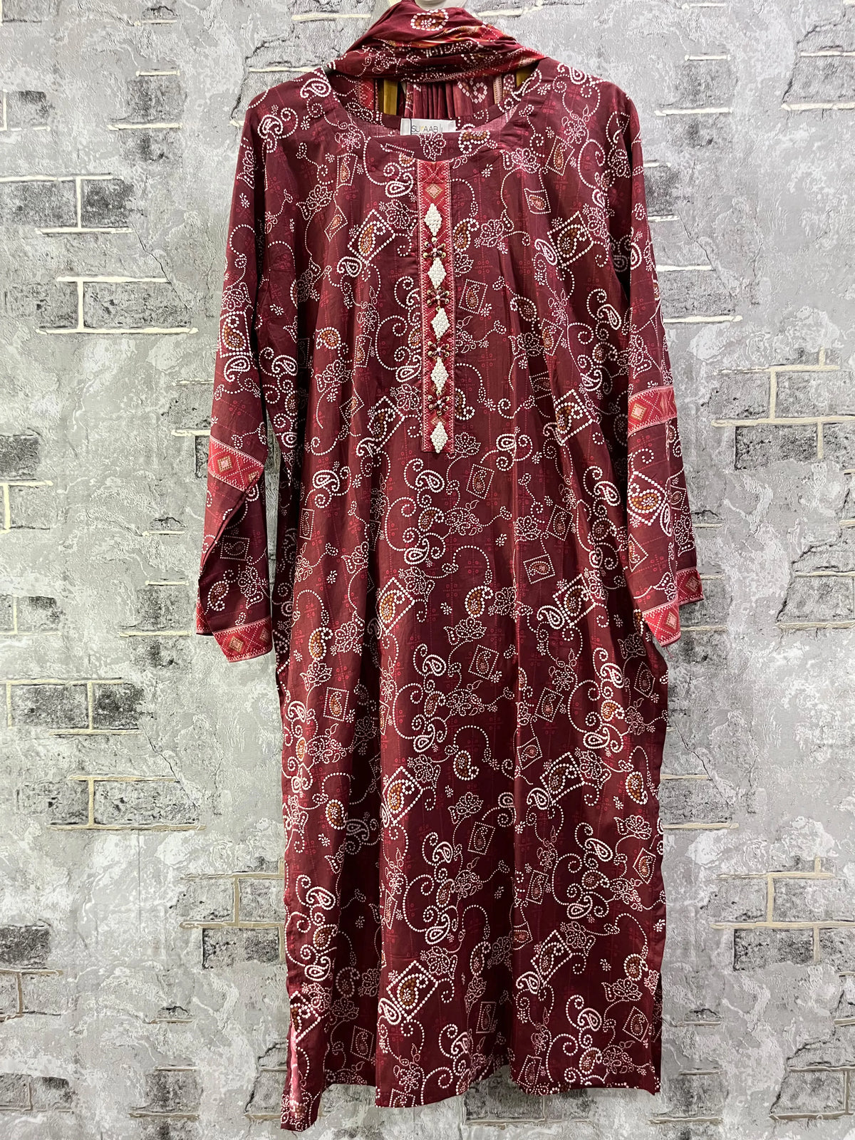 Maroon Printed Lawn 3 Piece Suit | Buttoned Neckline & Matching Dupatta