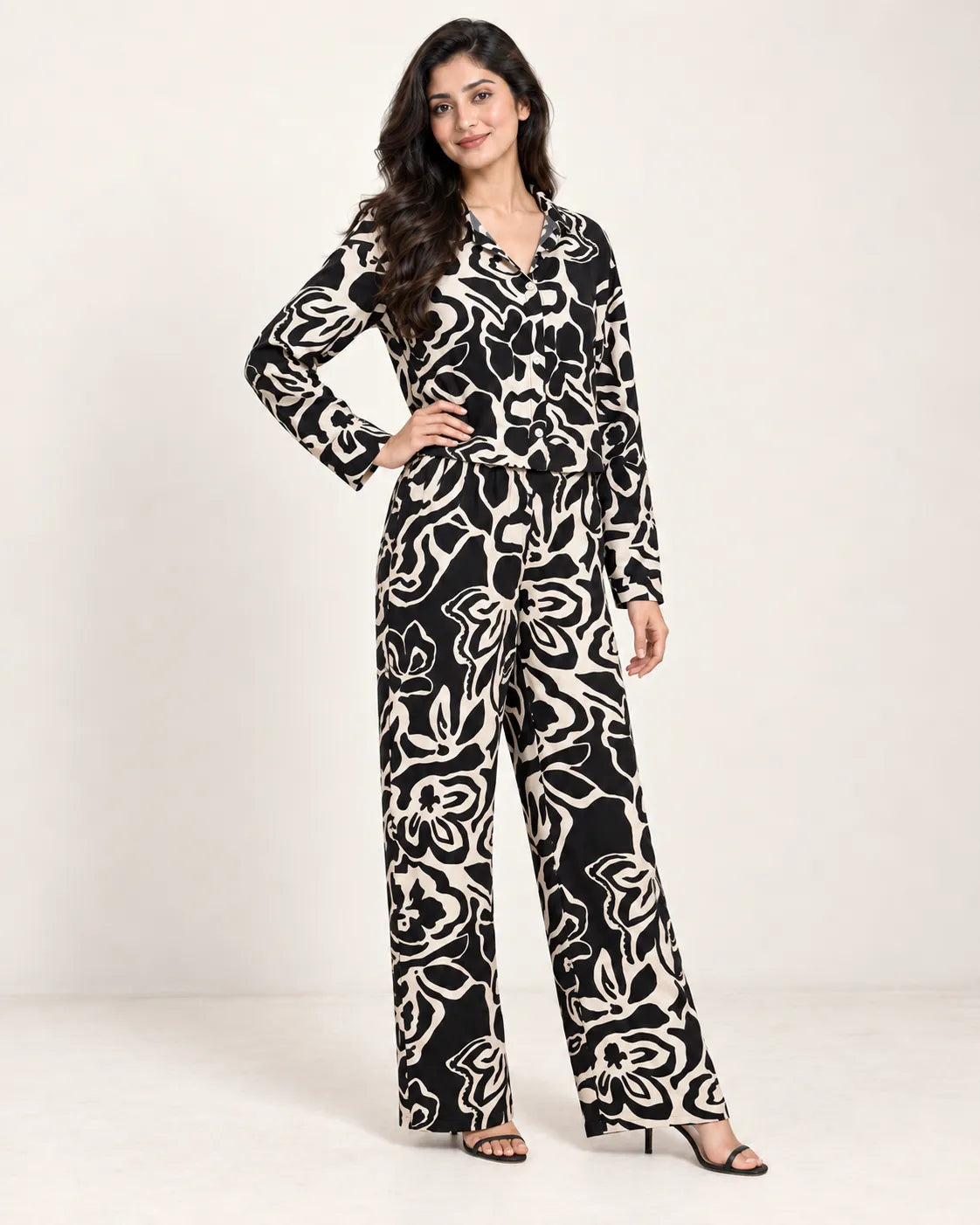 Women's Black & Cream Abstract Floral Printed Cropped Co-Ord Set with Wide-Leg Trousers